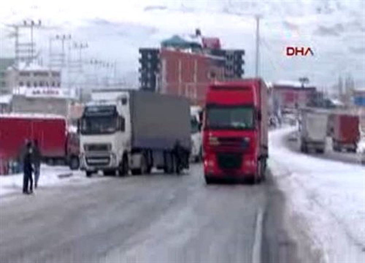 Tırların Buzda Dansı