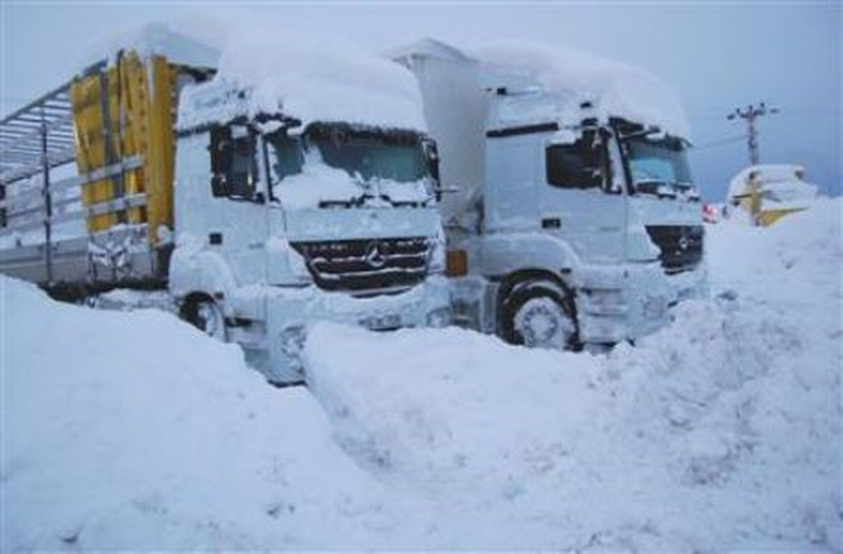 Bitlis\'te Tır Şoförleri Yolda Mahsur Kaldı