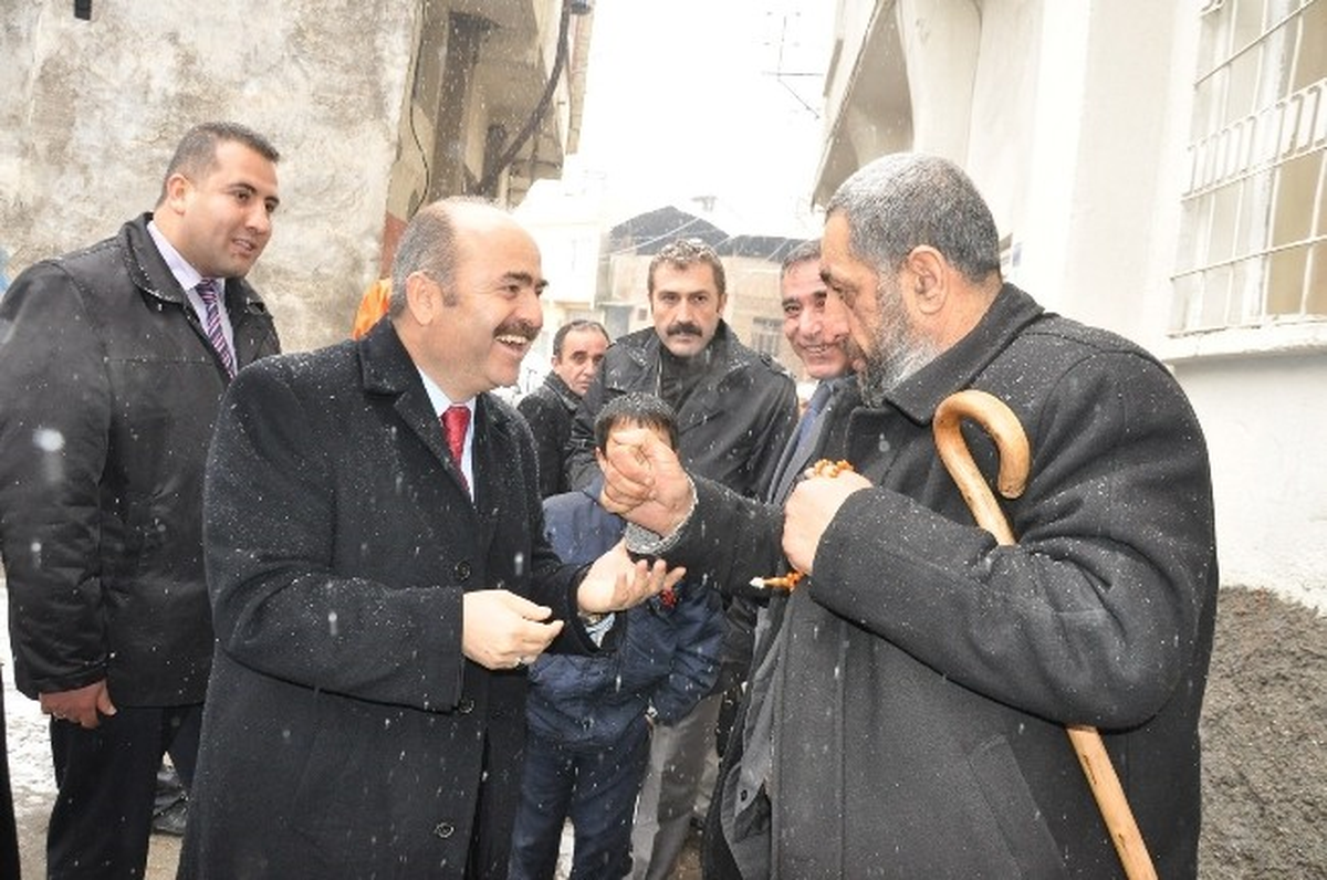 Vali Aydın\'dan İhtiyaç Sahibi Ailelere Yardım Eli
