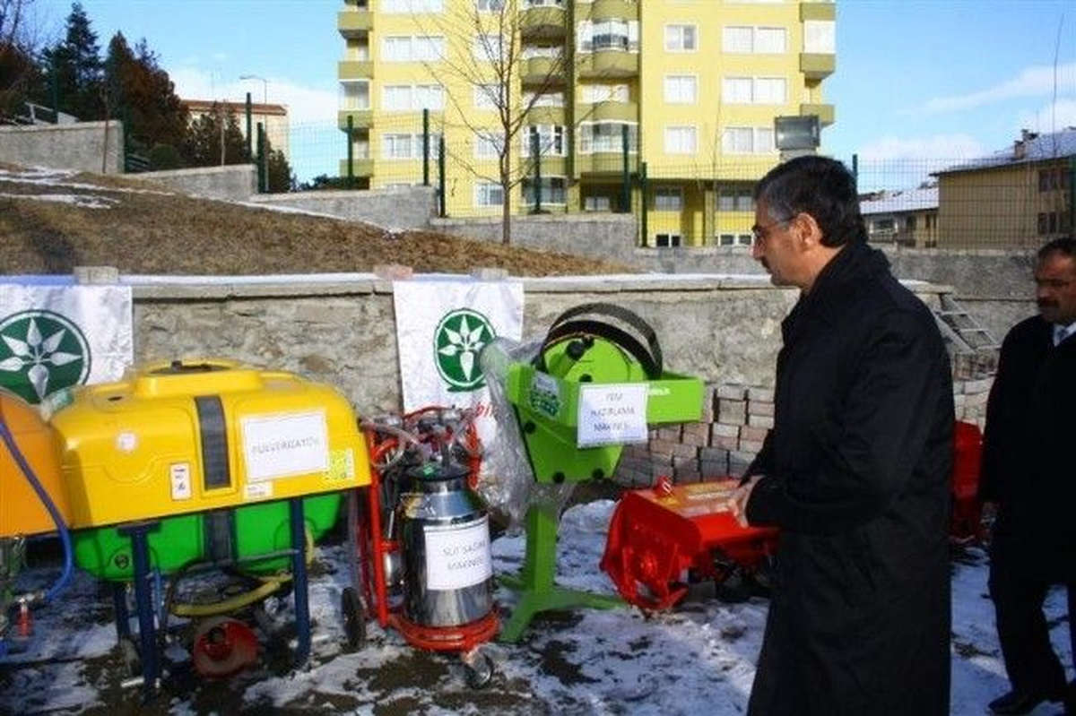 Vali Bektaş İlçeleri Ziyaret Etti