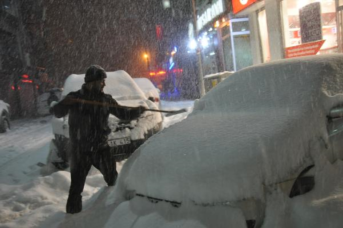 Van, Hakkari ve Bitlis Kara Gömüldü