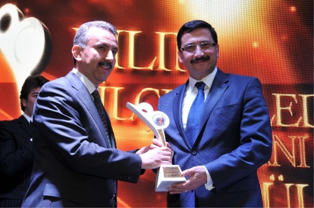 Yılın İlçe Belediye Başkanı Ödülü Mustafa Ak\'a Verildi