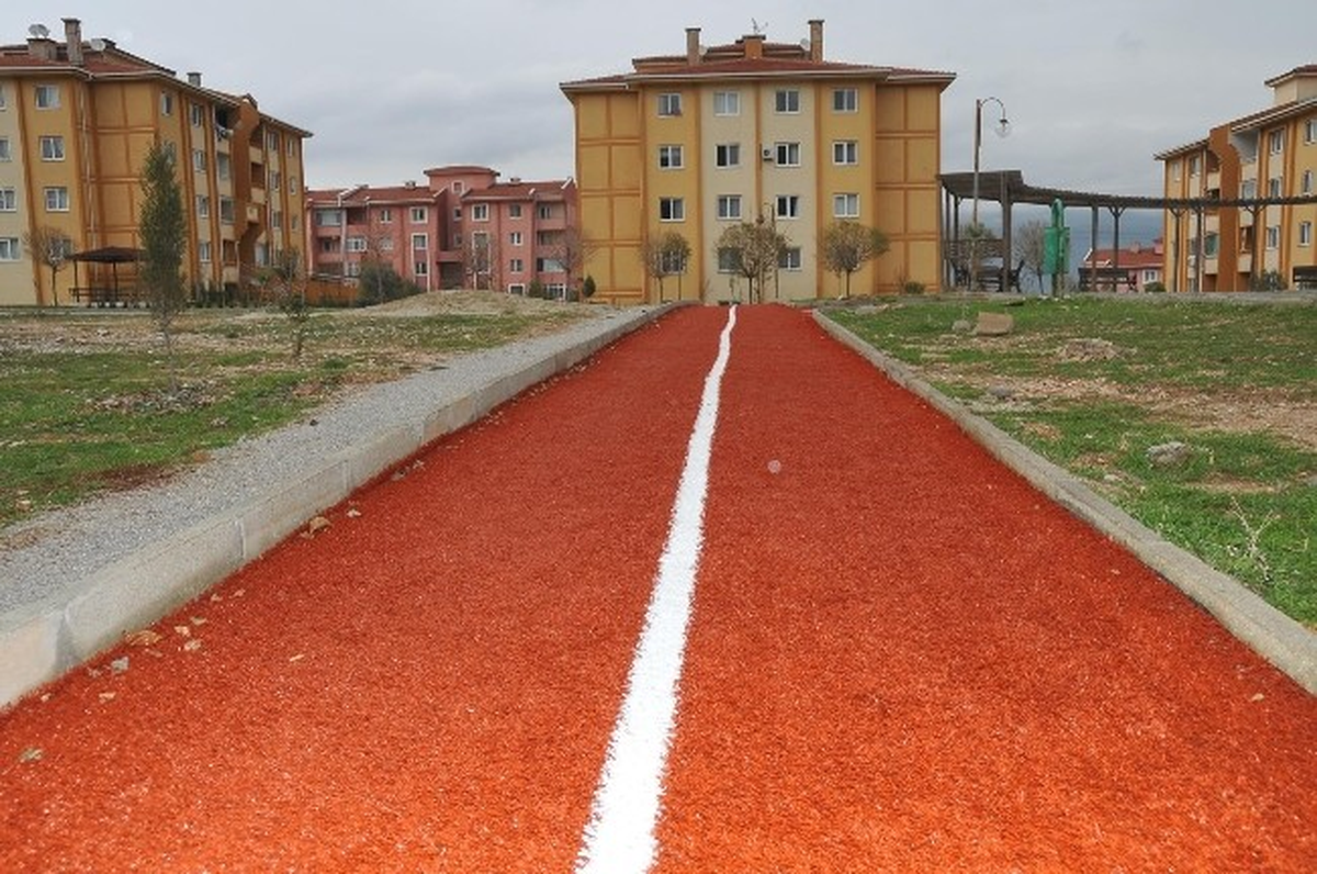 Yürüyüş Yolları Sentetik Çimle Kaplanıyor