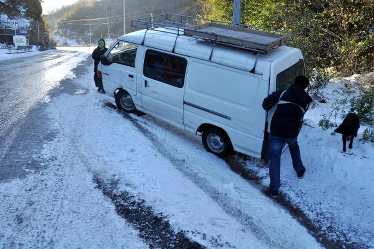 Zonguldak\'ta Kar ve Buzlanma Ulaşımı Aksattı