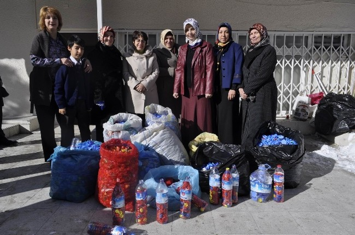 AK Parti\'li Kadınlardan Engellilere \'Mavi Kapak\' Desteği