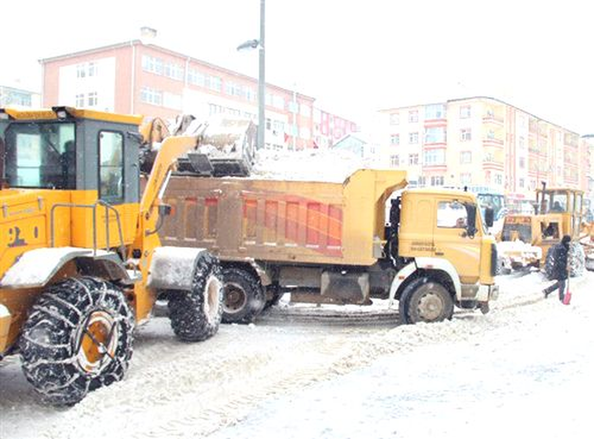 Akdağmadeni\'nde Kar Mücadele Çalışmaları