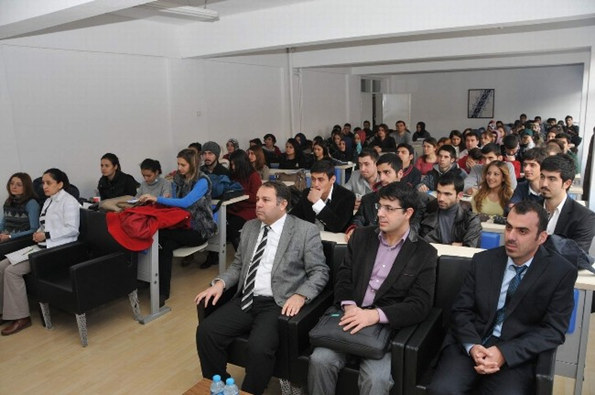 Akü\'de \'Başınız Ağrımasın\' Konferansı