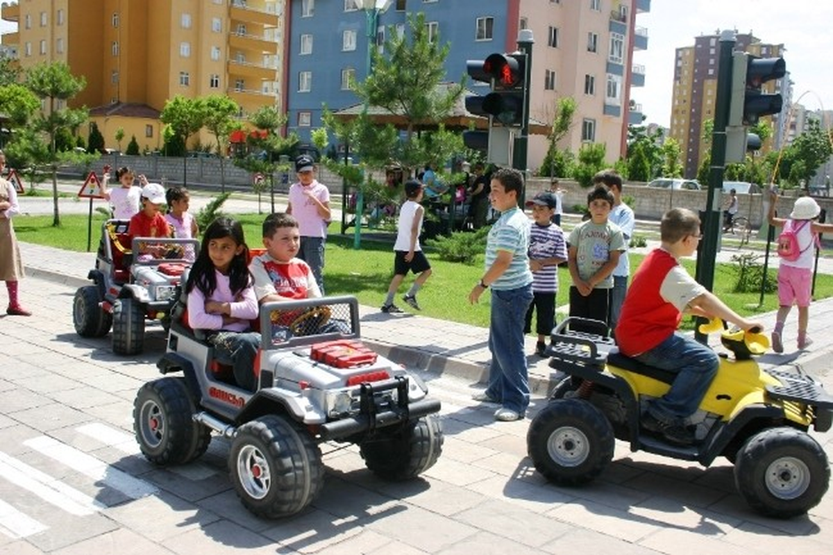 Anaokullarına Trafik Eğitim Pisti