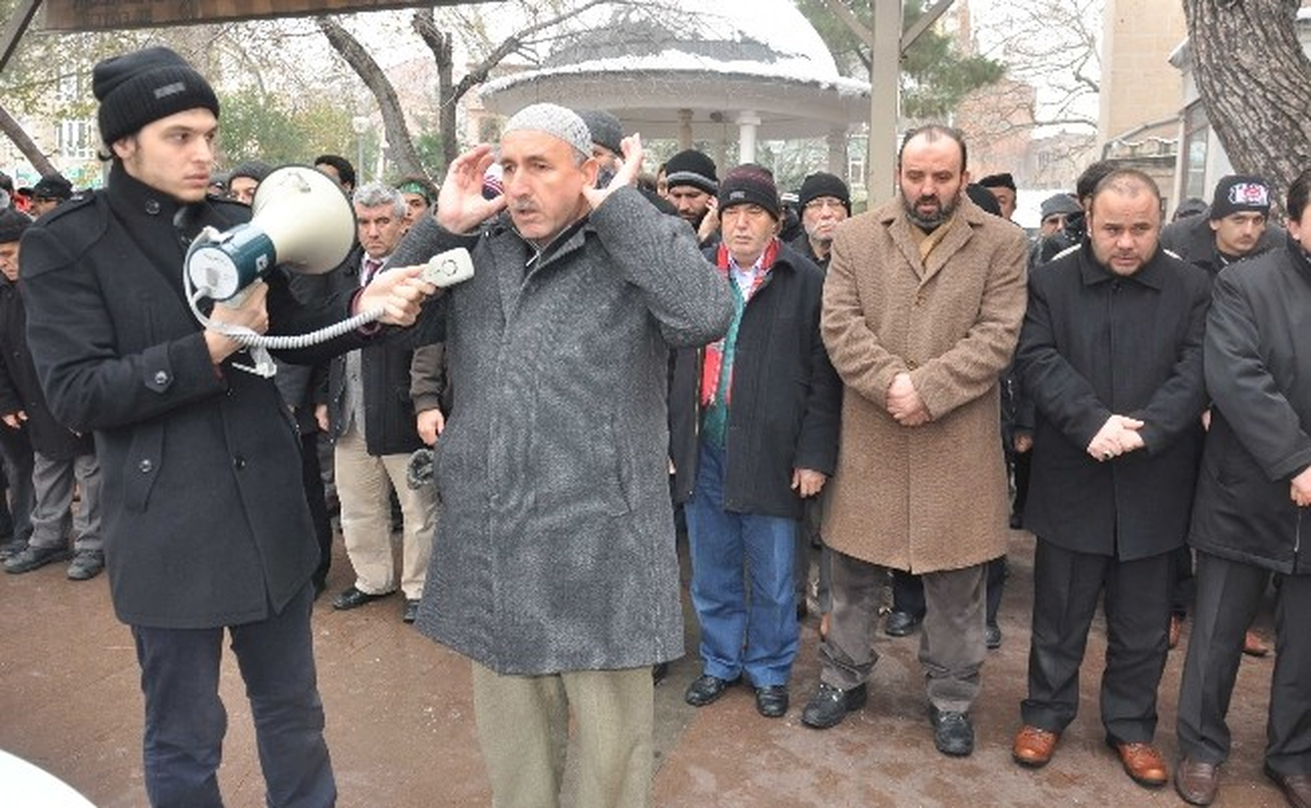 Balıkesir\'de Abdulkadir Molla İçin Gıyabi Cenaze Namazı