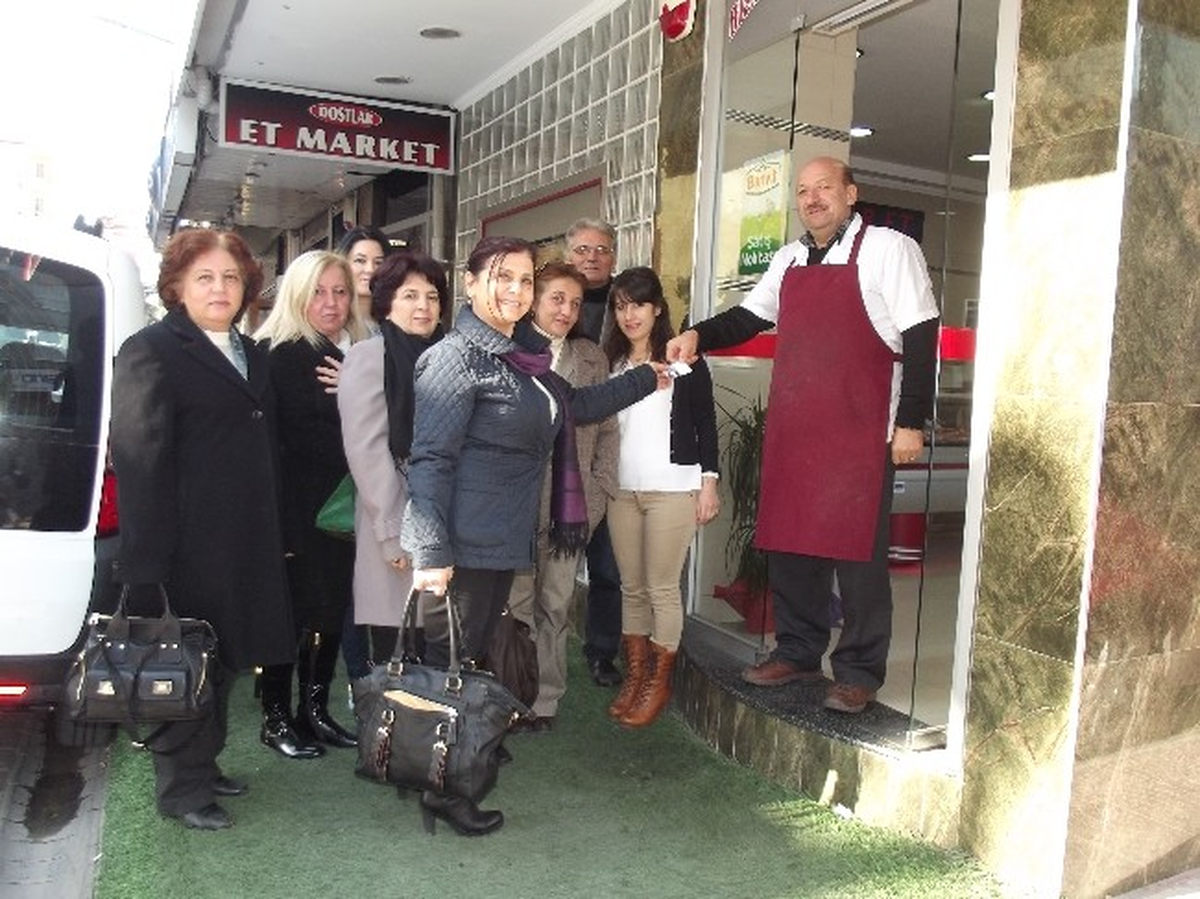 Bayan Muhtar Adayı Seçim Çalışmalarını Sürdürüyor