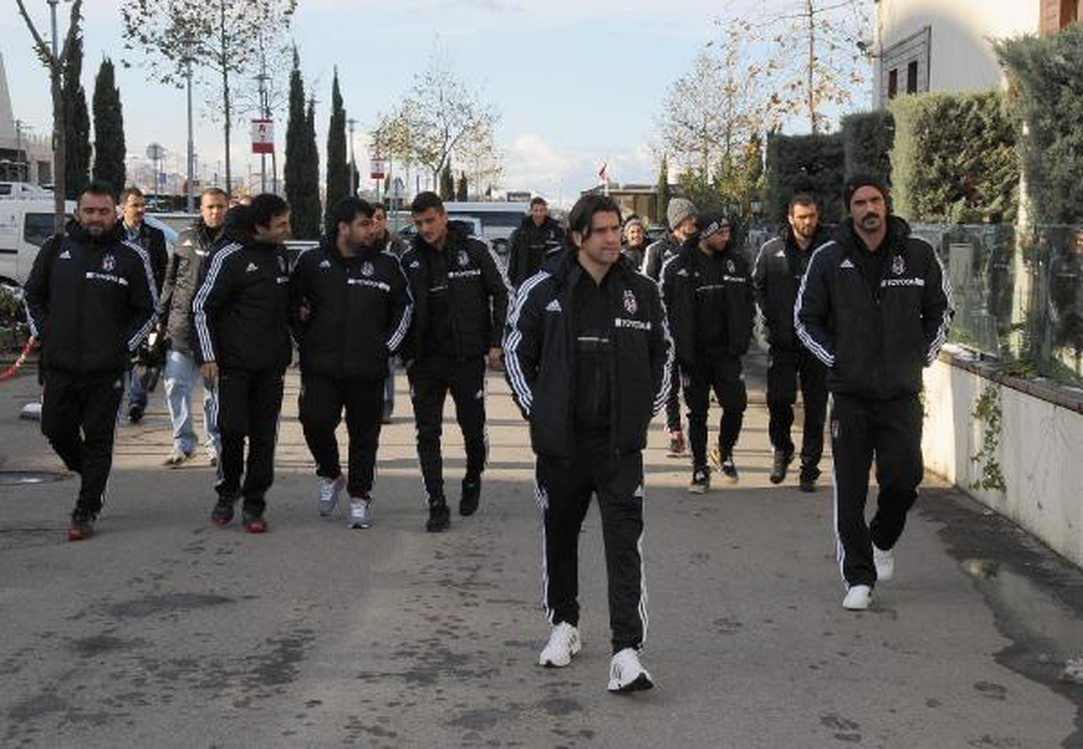 Beşiktaş Kafilesi Tolga\'nın Annesi İçin Trabzon\'da