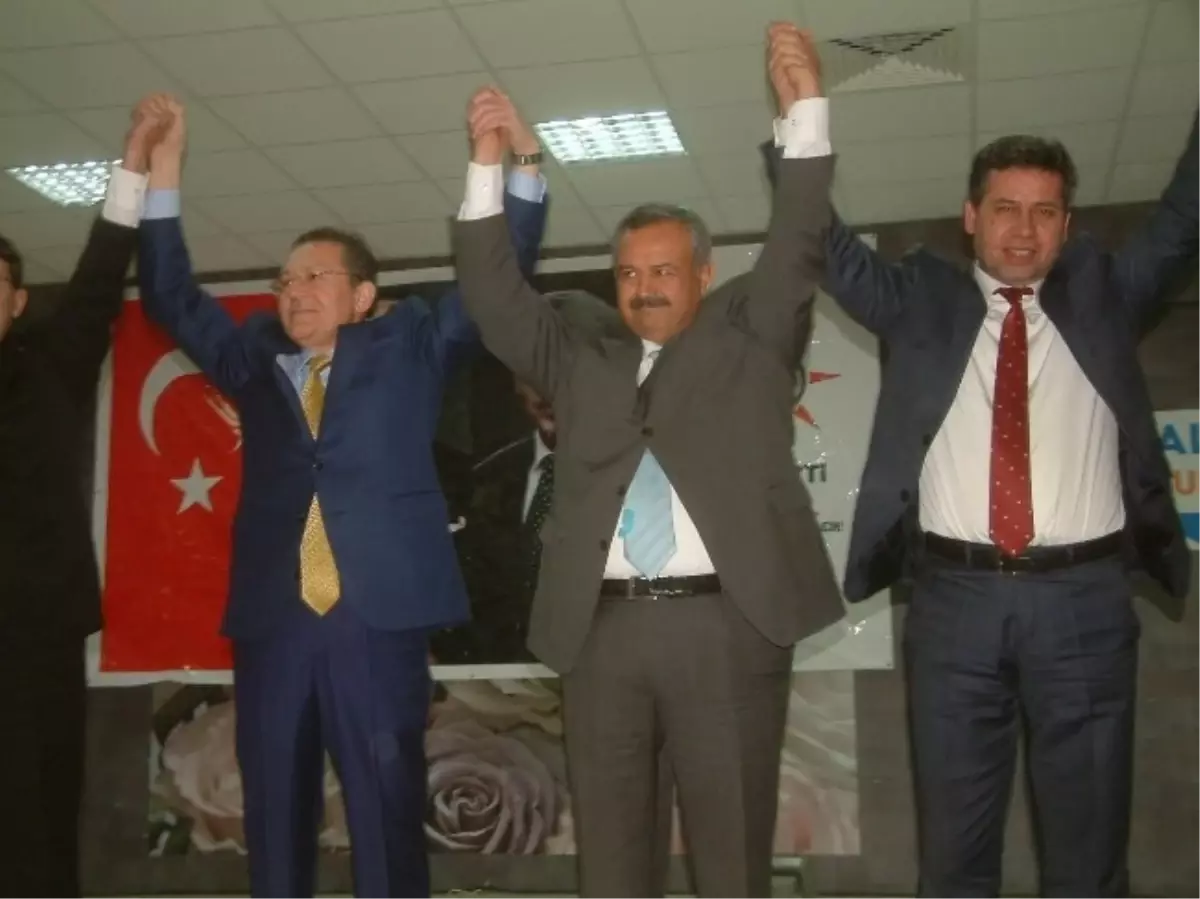 Burhaniye'de Edip Uğur Coşkusu