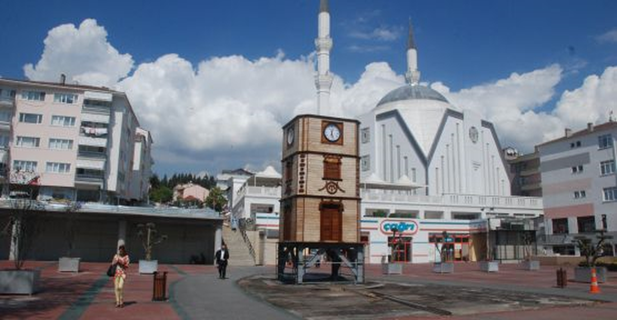Çankırı\'da Belediye Meydanına Yeni Saat Kulesi
