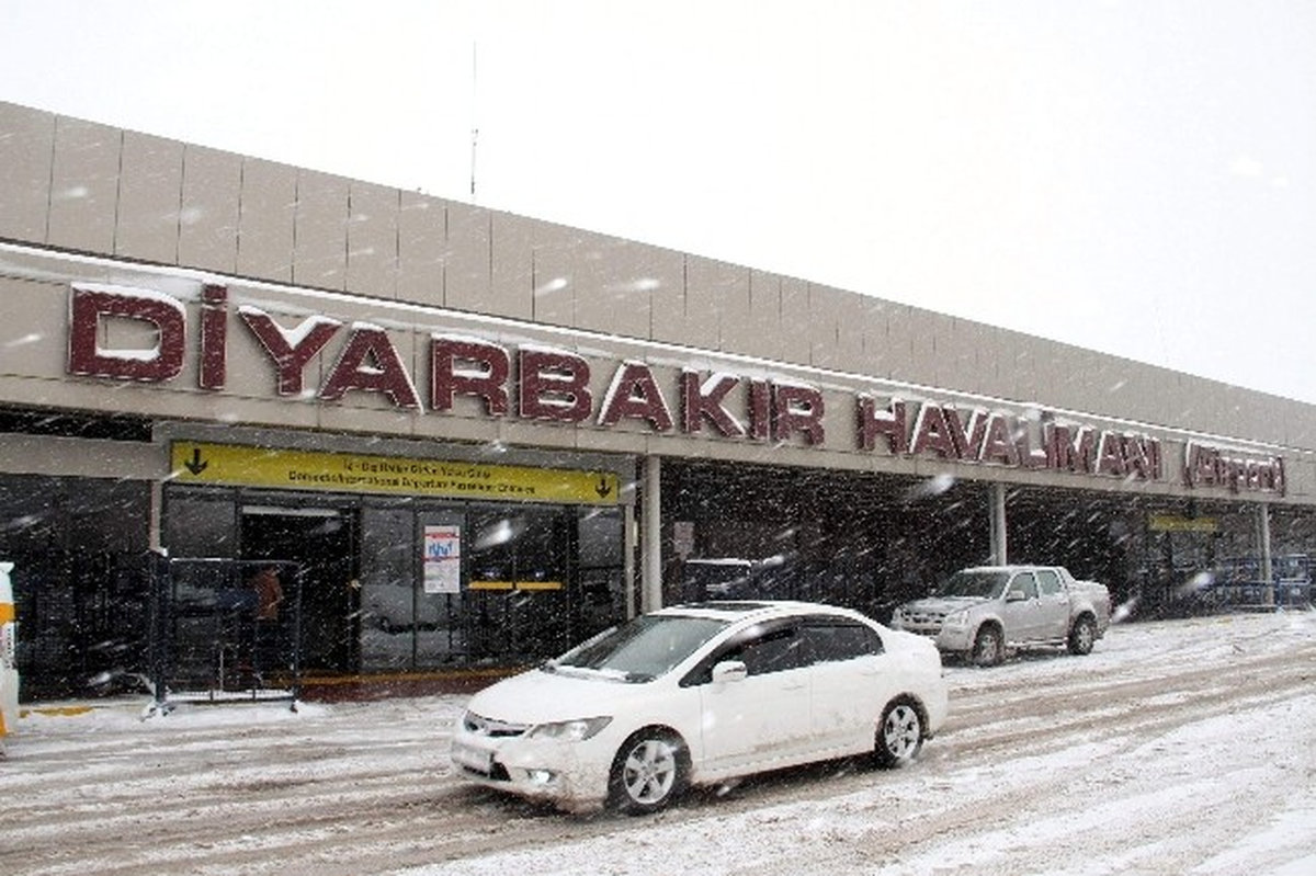 Diyarbakır\'da Hava Ulaşımı Açıldı