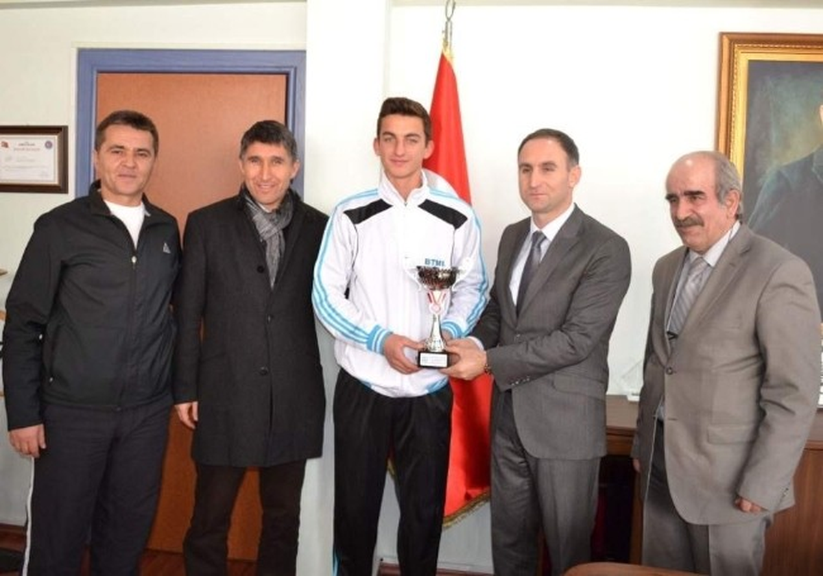 Futsal Şampiyonu Okuldan Şahin\'e Ziyaret