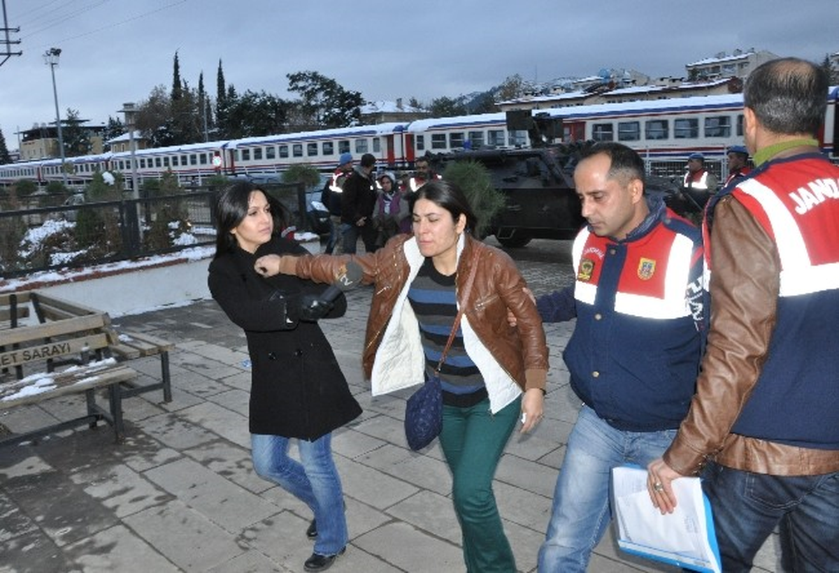 Gaziantep\'teki Cinayetin Zanlıları Adliyeye Sevk Edildi