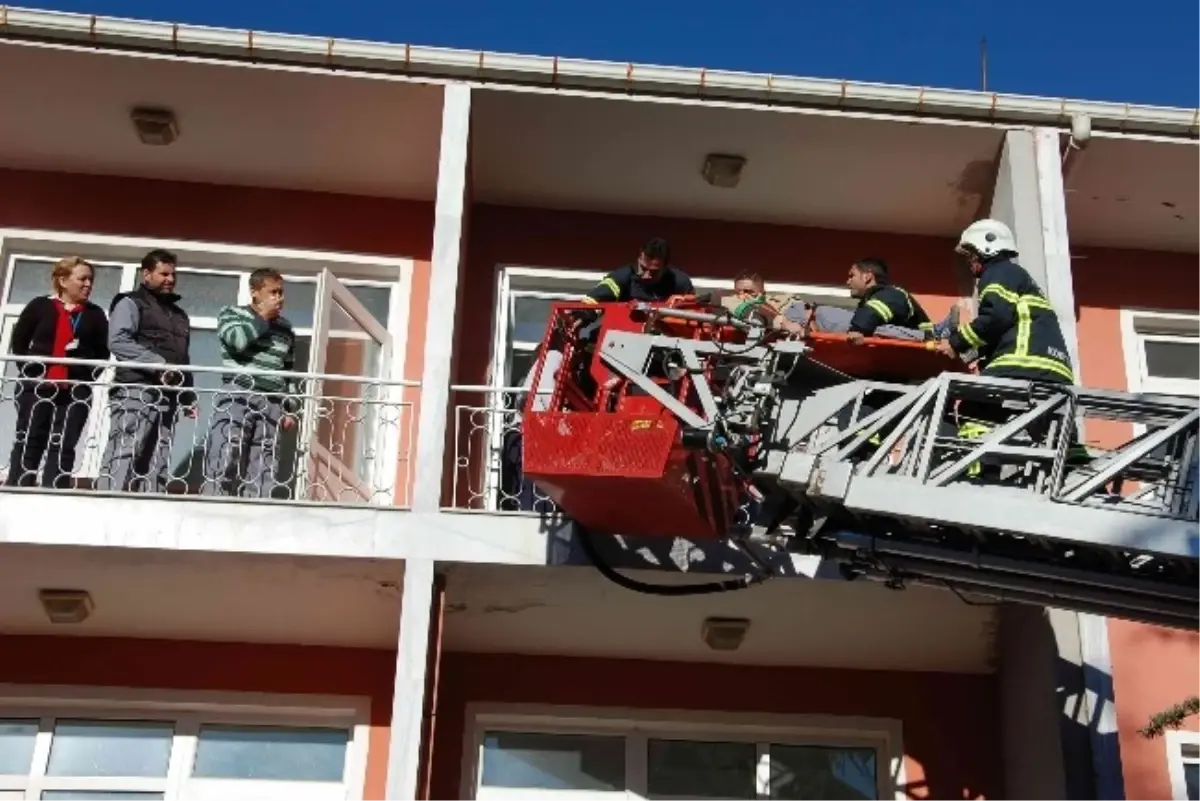 Hastanede Gerçeğini Aratmayan Yangın Tatbikatı