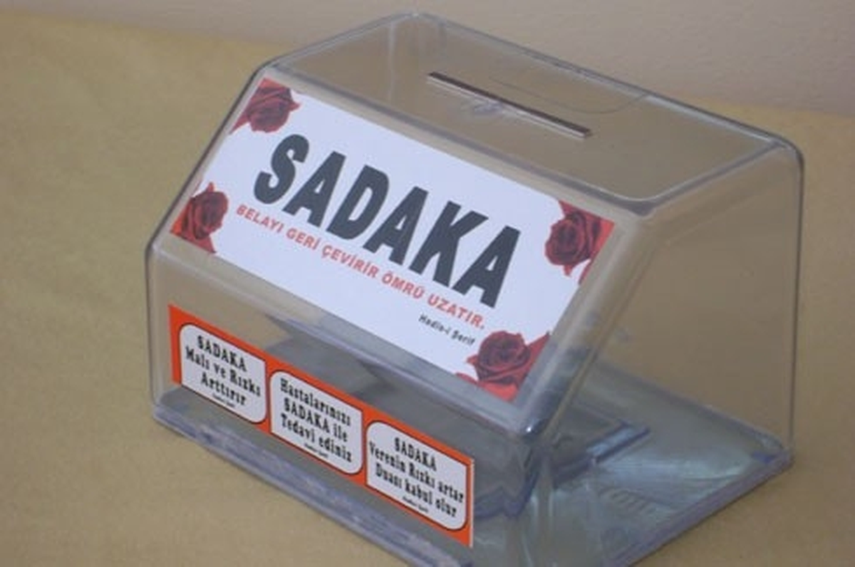 Hırsızlar Sadaka Kutusunu Çaldı