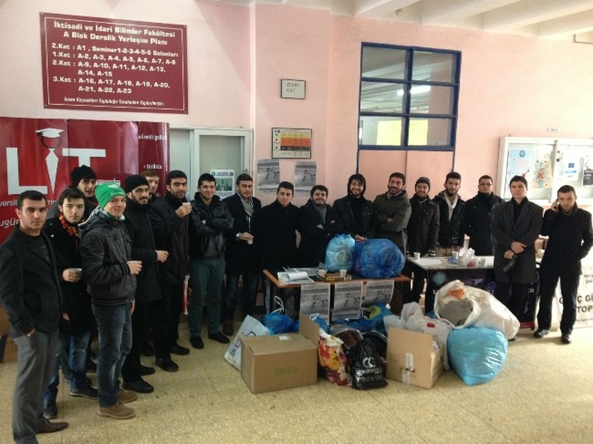 İlahiyat Öğrencilerinden Suriyeli Yetimlere Yardım