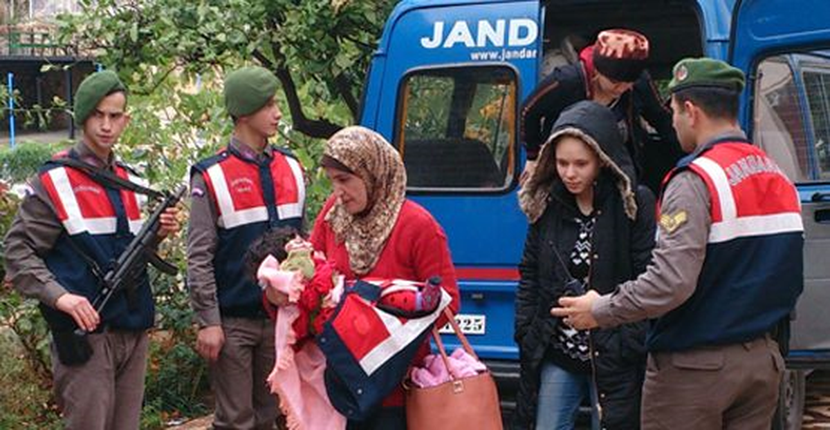 Jandarmadan Suriyelilere Yardım Eli