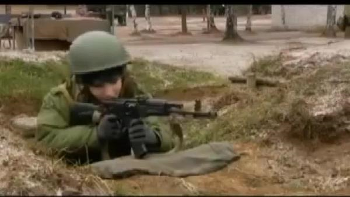 Kadın Televizyon Sunucusunun Ateşli Silahla İmtihanı