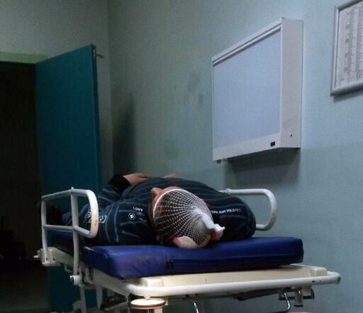 Kaldırımda Yürürken Kafasına Cam Düştü