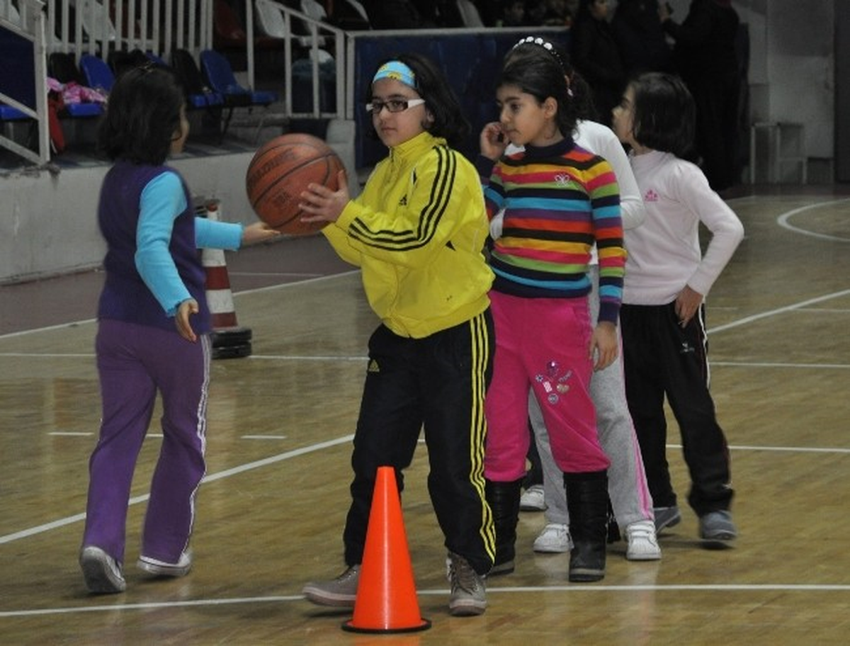 Kano Rafting, Miniklere Basketbol Sporunu Öğretiyor