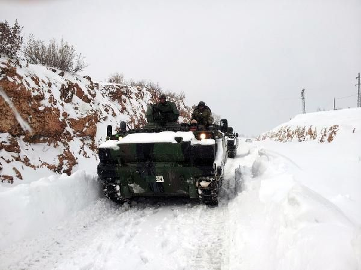 Hakkari\'de Kar Yağışı Yardım Çağrılarını Artırdı
