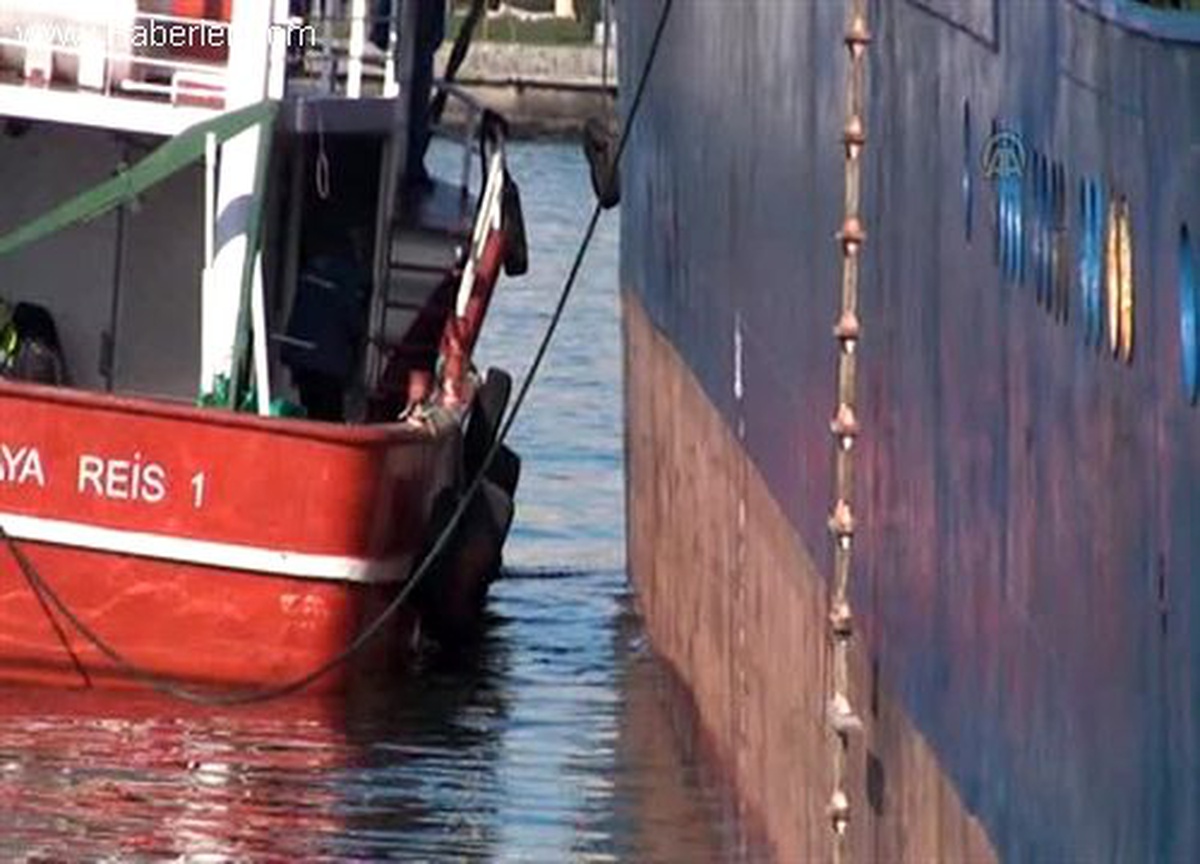 Karaya oturan gemiyi kurtarma çalışmaları -