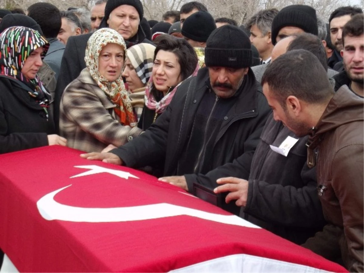 Malatya\'da Kazada Ölen 6 Kişinin Cenazeleri Toprağa Verildi