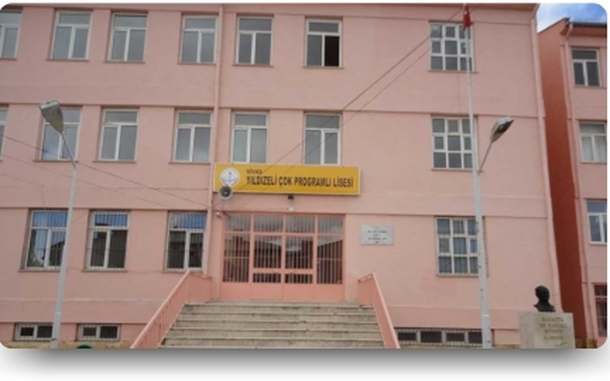 Okulun 5. Katından Merdiven Boşluğuna Düşen Öğrenci Ağır Yaralandı