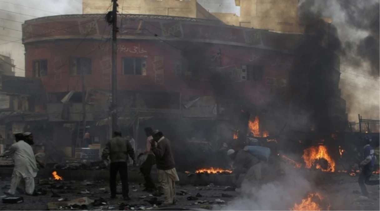 Pakistan\'da Askeri Konvoya Bombalı Saldırı: 4 Ölü