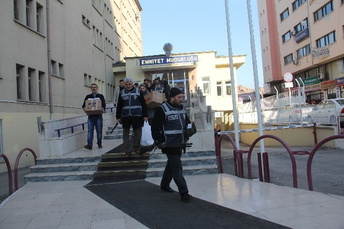 Polisten "Gazeteciler" Grubuna Şafak Operasyonu