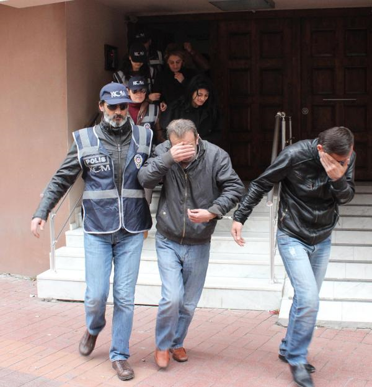 Sahte Evrakla Otomobil Satan Şebekeye Baskın