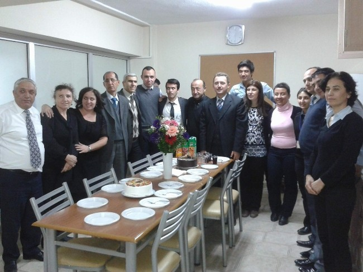 Sgk\'dan Emekli Olan Murat Bektaş\'a Mesai Arkadaşlarından Jestli Uğurlama