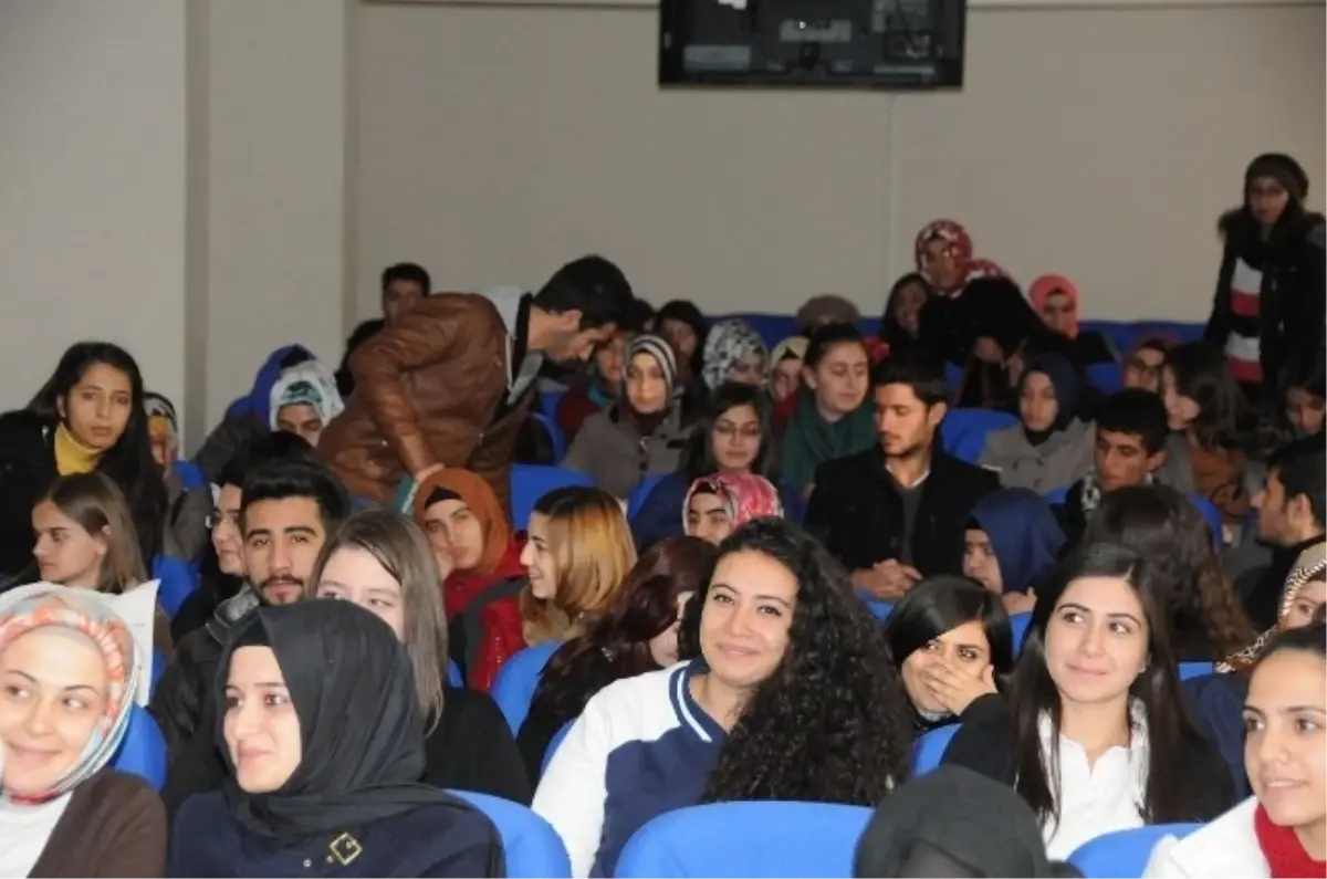 Sosyoloji Okumanın Kazanımları Konulu Konferans Düzenlendi