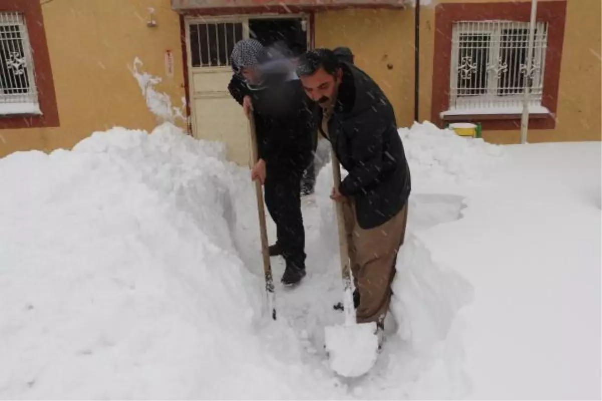 Tarihi İpek Yolunda Mahsur Kalanlar 2 Gündür Yardım Bekliyor