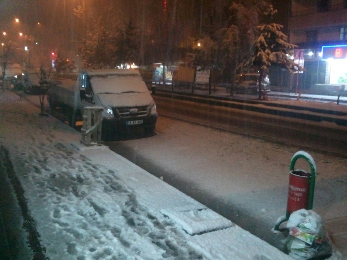 Tatvan\'da Kar Yağışı Yaşamı Olumsuz Etkiledi