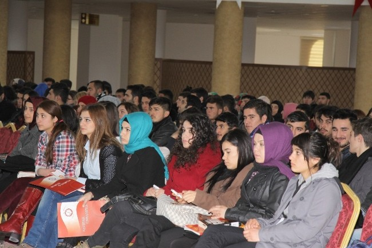 Üniversite Öğrencilerine Alkol ve Uyuşturucu Bağımlılığı Konulu Konferans