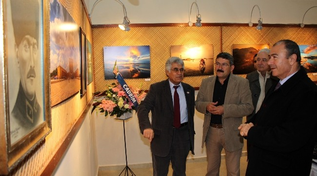 Urla\'da Fotoğraf ve Kara Kalem Resim Sergisi Bir Arada Açıldı