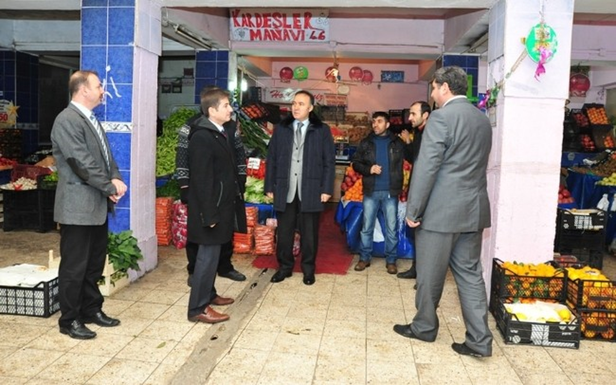 Vali Altıparmak Yeraltı Sebzeciler Çarşını Gezdi
