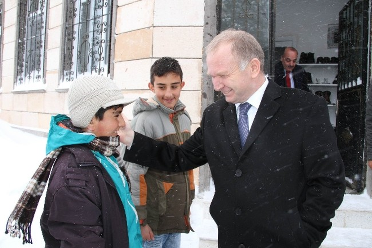 Vali Ceylan\'dan Köylere Ziyaret