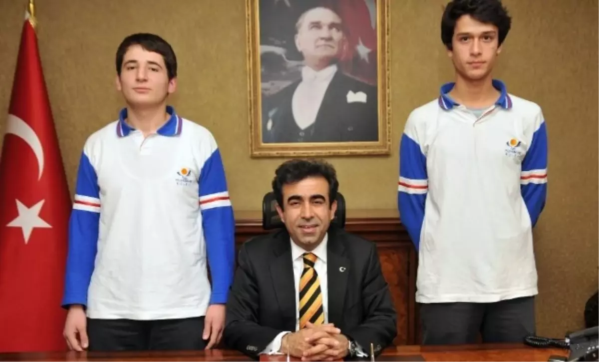 Vali Güzeloğlu Yıldırımhan Fen Lisesi\'nin Başarılı Öğrencilerini Tebrik Etti