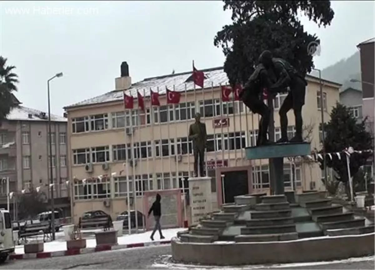 Yayladağı'nda köy yolları ulaşıma kapandı -