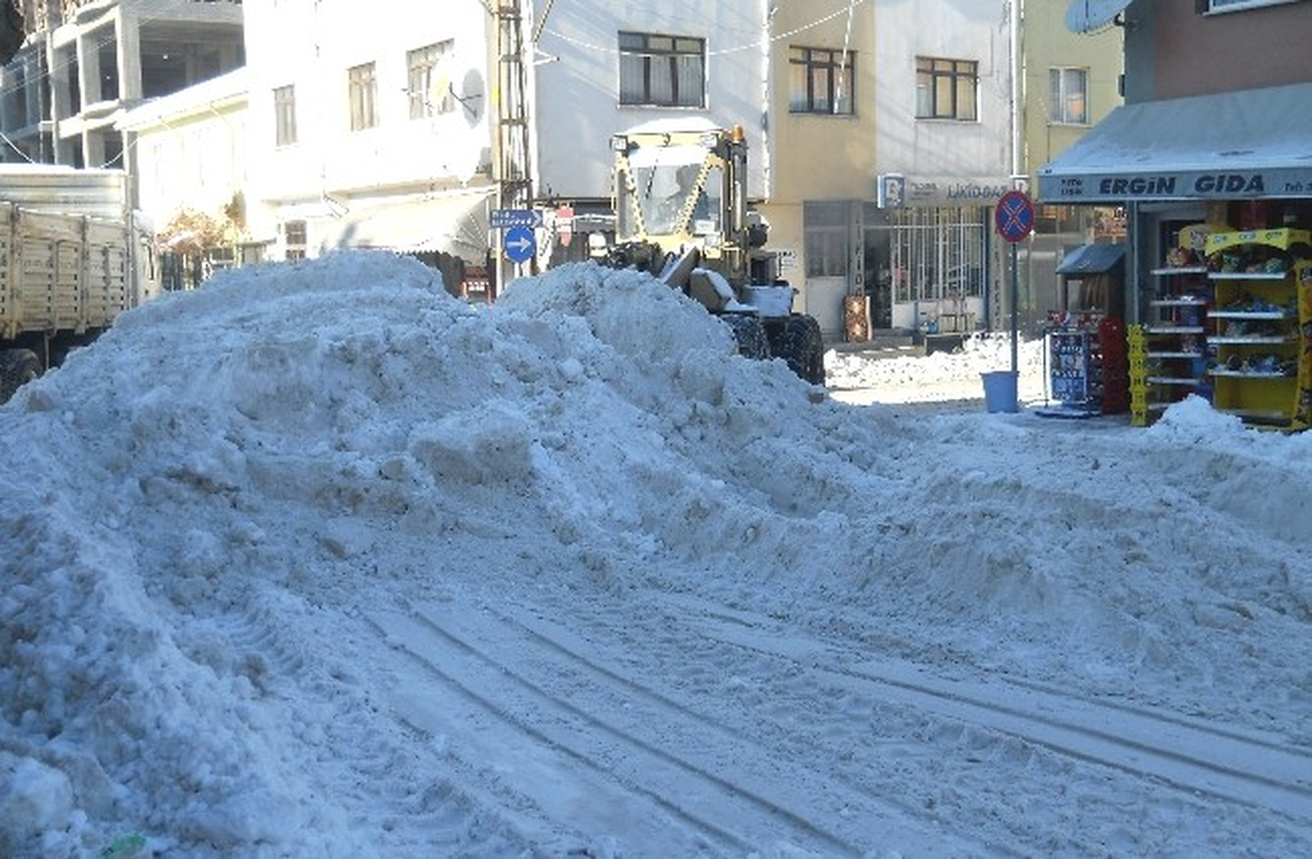 Yeniçağa\'da Kar Kürüme Çalışmaları Sürüyor