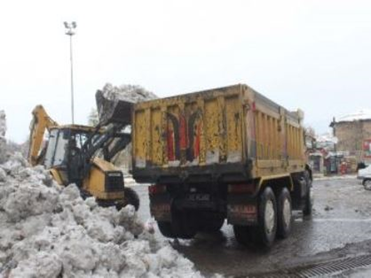 Yolları Açmak İçin Sabahlıyorlar