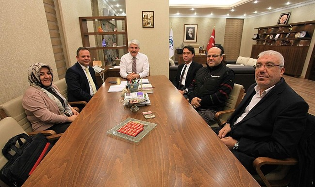 AK Parti Odunpazarı İlçe Yönetimi Başkan Sakallı\'yı Ziyaret Etti