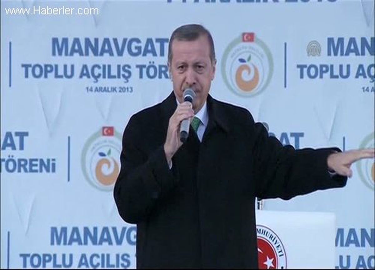 Başbakan Erdoğan - \'\'Biz alanda siyaset yapıyoruz\'\' -