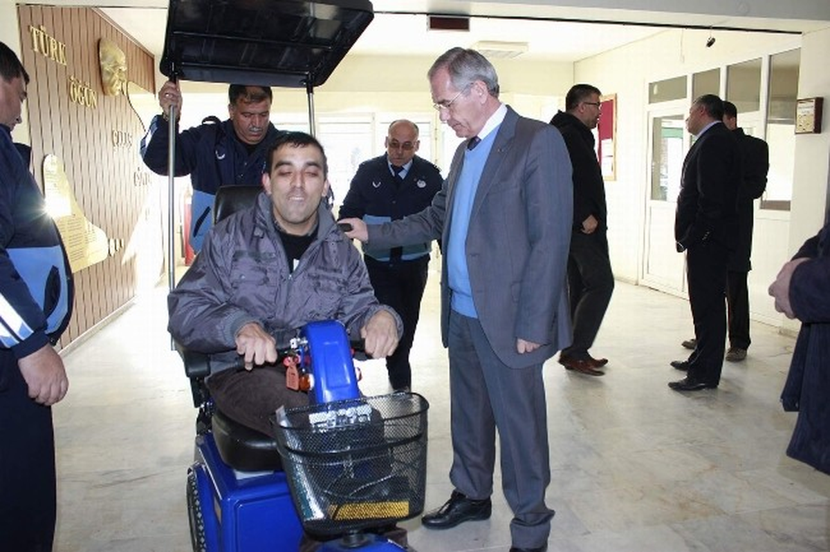 Başkan Acar\'dan Engelli Vatandaşa Elektrikli Scooter