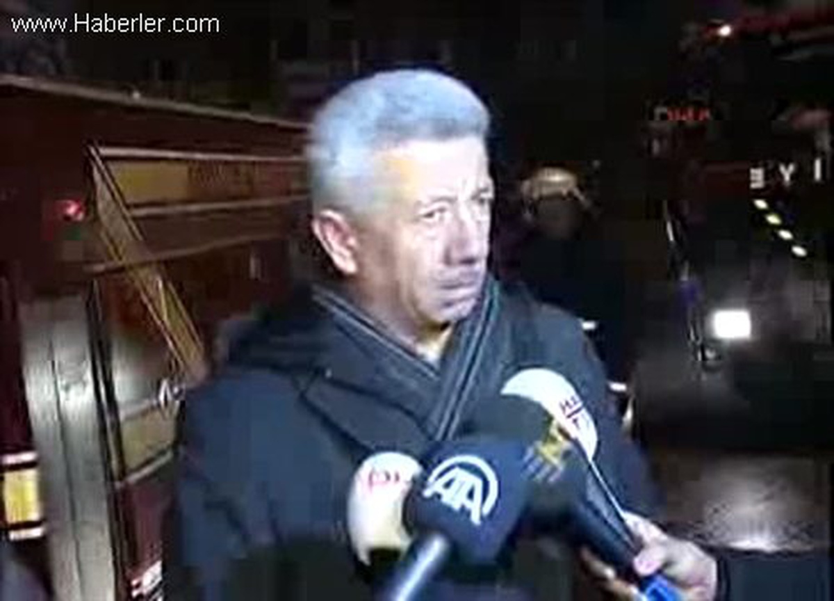 * Beylikdüzü Mermerciler Sanayi Sitesi\'nde Bulunan Bir İş Merkezi Yangın Çıktı.
